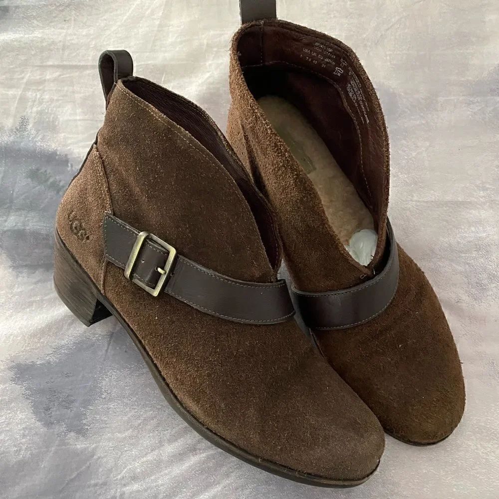 UGG Wright Belted Bootie Women Size 9
